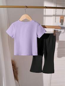 两件套休闲简约英文字母动漫图案紫色短袖圆领T恤和黑色喇叭裤，可爱卡通趣味时尚女童套装，适合所有季节
