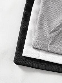 男婴三件套连帽背心，胸前饰有刺绣马图案，搭配短裤，面料柔软舒适，休闲时尚，适合室内外穿着。 - 彩色 - 查看 4