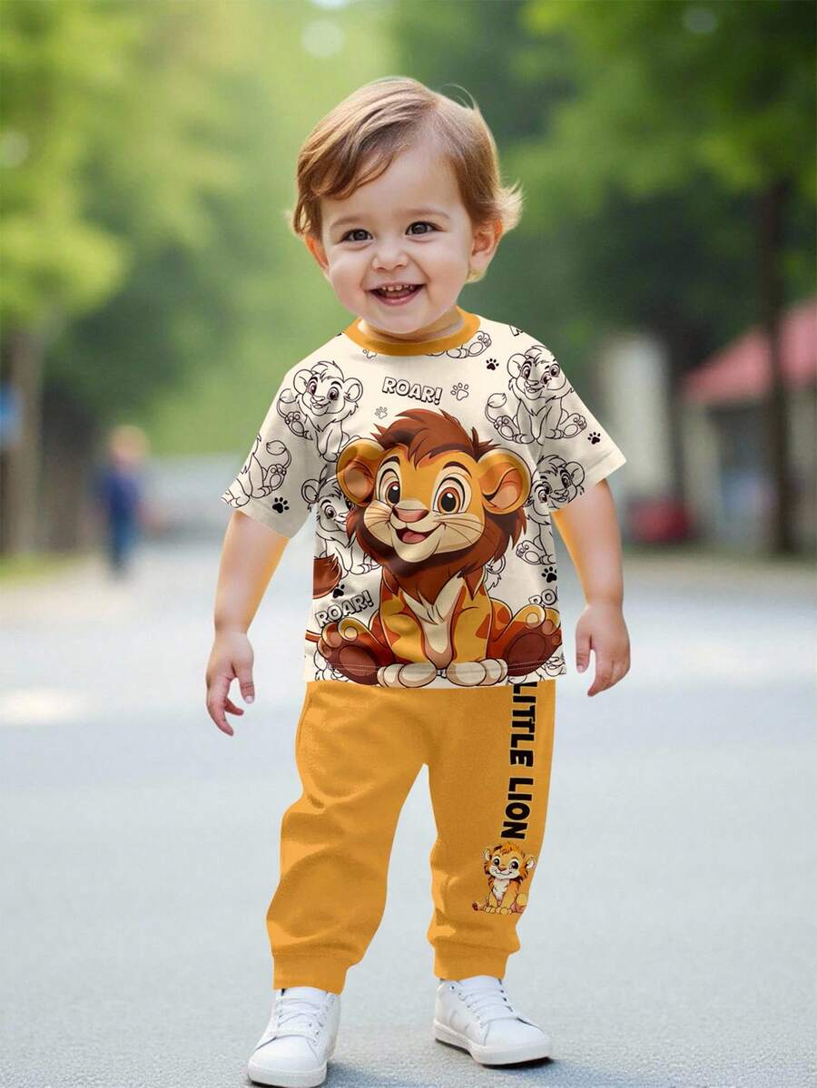 SHEIN 男童休闲简约可爱风卡通动物熊狮子英文字母“KING”涂鸦运动圆领短袖长裤套装 - 彩色 - 查看 1