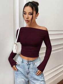 Flirla Maglietta corta aderente con collo asimmetrico e arricciature, di colore unito, adatta per l'uso quotidiano - Viola rosso - Visualizzare 4