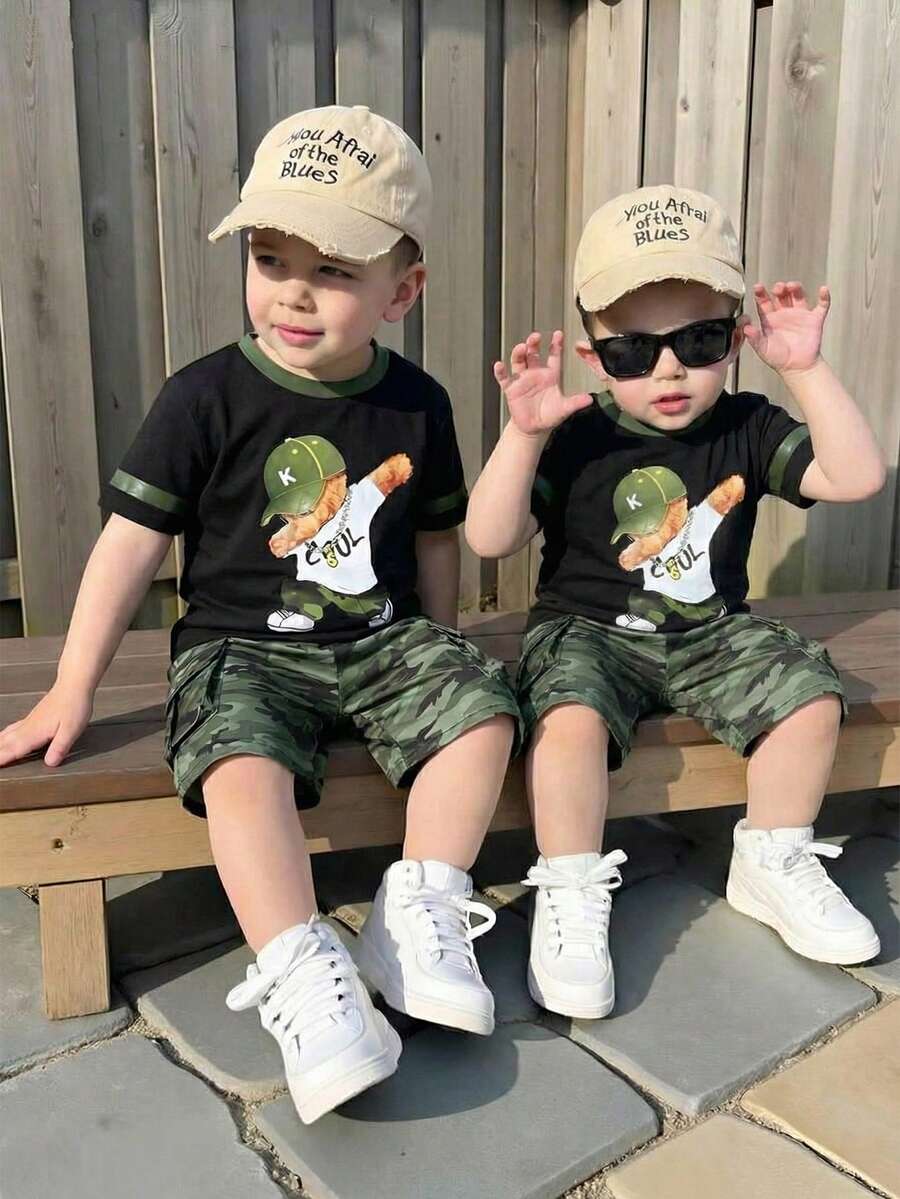 2件套幼儿男童休闲卡通熊印花撞色圆领短袖T恤和迷彩印花短裤套装，街头风，春夏款 - 軍綠色 - 查看 1