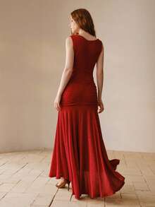 MOTF PREMIUM 女士优雅简约纯色不对称领口褶皱腰身鱼尾裙摆连衣裙，夏季 - 酒紅色 - 查看 3