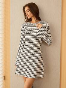 Lymera 春秋新款时尚修身圆领黑白条纹纹理面料喇叭袖口提花针织长袖连衣裙 - 彩色 - 查看 1