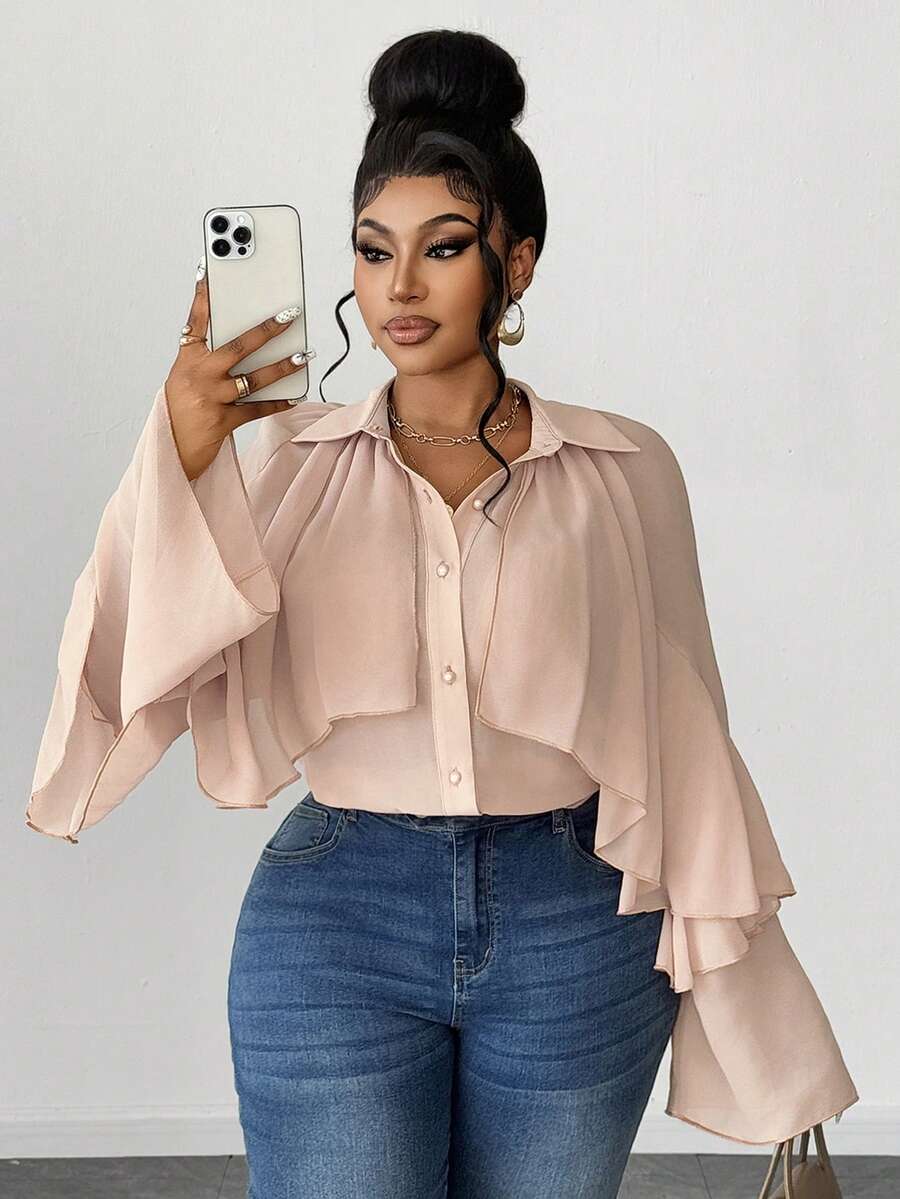 Maweii 大码女式纯色翻领单排扣荷叶边拼接时尚通勤休闲喇叭袖衬衫 - 杏色 - 查看 1