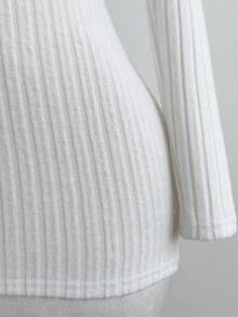 Elamini Đầm len dệt kim màu trắng phối lông giả, điểm nhấn là nơ hồng, kiểu dáng trễ vai, không tay, ôm sát, ngọt ngào, dễ thương, thanh lịch theo phong cách Y2K cho mùa xuân/hè, đa năng cho năm mới và mặc hàng ngày. - trắng - Xem 4