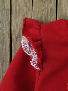 SHEIN Conjunto de 2 piezas de niña bebé con sudadera de cuello redondo de manga larga con bordado de mariposa y pantalones de mezclilla, adecuado para salidas, citas, uso casual, escuela, fiestas y talla grande, adornado con moño de cinta rosa - Rojo - Ver 5