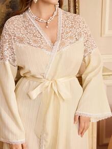 PalaceNights Bata de mujer de talla grande con cuello de encaje, cinta de satén en la cintura y adorno floral de lujo - Beis - Ver 6