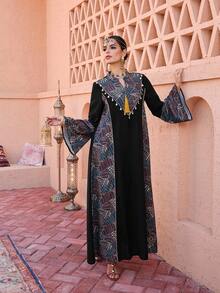 Al Najma Vestido maxi árabe de unicolor con cinta de caparazón, estampado asimétrico de parche floral y cuello mao - Multicolor - Ver 4