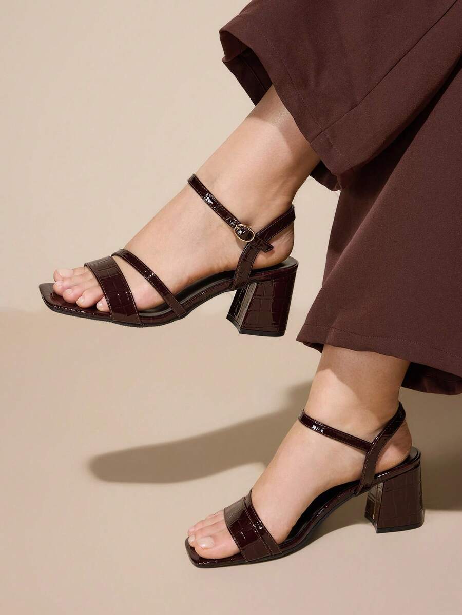 CUCCOO CURVES 女士宽楦高跟凉鞋，夏季时尚通勤之选。 - 咖啡棕 - 查看 1