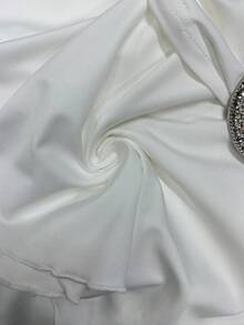 Coolane Vestido blanco ajustado con escote profundo en V, con strass y ojetes, para fiesta, cita, playa o vacaciones, estilo Y2K para mujer en primavera/verano - Blanco - Ver 8