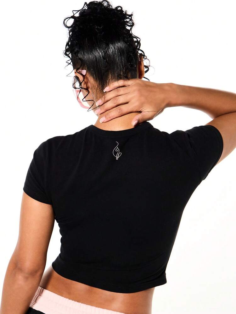 BABYPHAT バレンタインデーのカジュアルな夏用ウェアに。ハート柄半袖クロップTシャツ、カットアウトディテールとリブ素材