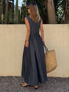 DAZY 女士V领系腰长款休闲牛仔连衣裙，度假风 - 深色水洗藍 - 查看 4