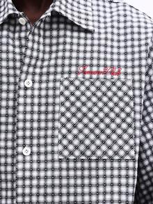 SUMWON 宽松短袖格纹衬衫，带胸袋和刺绣细节，适合休闲周末夏日穿着。 - 黑與白 - 查看 6