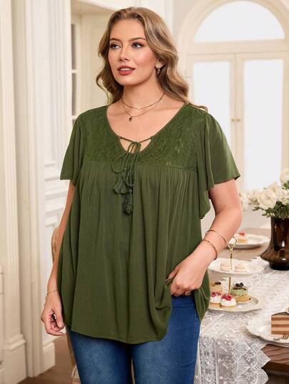 EMERY ROSE Blusa de verano casual de talla grande para mujer, color verde sólido con parches de encaje, manga corta. Atuendos de vacaciones, vacaciones de primavera, atuendos de vacaciones para mujer, atuendos para salir, ropa nueva 2026, simple y de moda para uso diario, blusas bohemias de talla grande