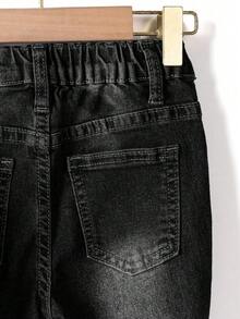 SHEIN Playful Pals 两件套男童牛仔裤套装，秋冬新款男童服装，中蓝色牛仔布，休闲学院风，做旧破洞设计，修身版型，牛仔外套，弹力柔软面料，舒适透气，适合日常穿着、上学、通勤。男童牛仔套装，含外套，打造小男孩休闲街头风穿搭。 - 黑色 - 查看 4