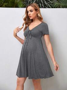 SHEIN Vestido casual de manga corta con cuello en V, plisado y retorcido, de unicolor, para maternidad - Gris Oscuro - Ver 4