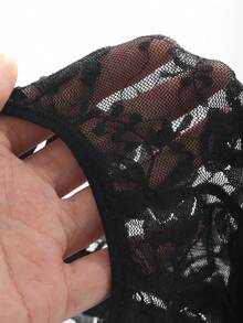 DAZY 蕾絲空心三角胸罩杯交叉肩帶丁字褲後背性感內衣套裝 - 黑色 - 查看 8