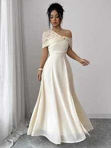 Siren Gaze 新款蕾丝披肩不对称肩部连衣裙 - 杏色 - 查看 1