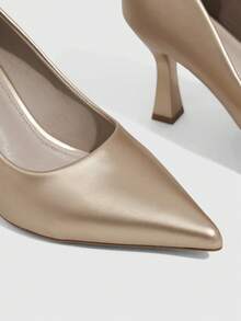 CUCCOO SZL 女士米色优雅尖头金字塔跟浅口鞋，适合夏季毕业典礼、舞会、度假等场合，兼具优雅基础款、商务休闲和商务时尚风格。春季鞋履，春假和复活节皆宜。 - 金色 - 查看 5