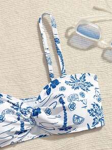 SHEIN 少女碎花印花可调节肩带泳衣，适合海滩、度假、游泳。女童三件套泳衣，女童沙滩套装，女童碎花泳衣，女童泳装，保守比基尼套装，沙滩夏季泳装，三角比基尼，少女比基尼三件套，三件套比基尼套装，三件套泳衣，两件套泳衣，少女泳装，两件套度假两件套，三件套泳衣，带纱笼裙的比基尼套装。 - 藍色 - 查看 3