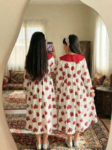 Este vestido midi con estampado floral rosa para niñas preadolescentes presenta un cuello de encaje y un gran lazo, en un estilo árabe/de Oriente Medio. Es adecuado para uso diario, vacaciones y otras ocasiones. - Rojo - Ver 2