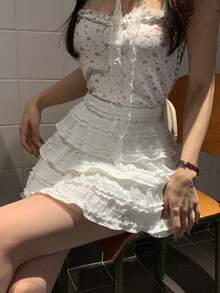 DAZY 女士弹力腰带多层蕾丝拼接短裤 - 白色 - 查看 1