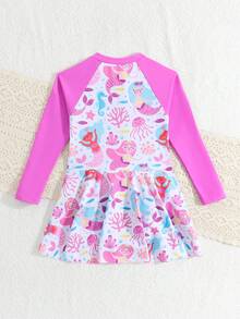 SHEIN Playful Pals 女童连体泳衣，1件装。这款连体泳衣采用裙摆设计，饰有可爱的卡通图案，配有拉链，风格甜美可爱，适合女孩游泳、海滩度假和水上乐园活动。长袖和裙摆设计提供良好的皮肤保护，面料优质。 - 彩色 - 查看 3