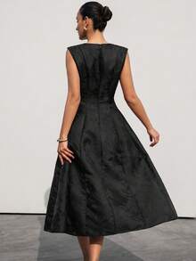 Aveloria Modichic 新款优雅高贵女士约会高端奢华简约精致提花面料圆领无袖收腰喇叭连衣裙 - 黑色 - 查看 2