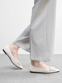 CUCCOO BIZCHIC 女士尖头哑光白简约办公室穿搭折纸装饰基础时尚通勤平底鞋 - 白色 - 查看 4