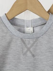 SHEIN Genkimix Kids 6件套儿童夏季休闲简约时尚圆领T恤+短裤套装，3种颜色可选（灰色、黑色、白色）。简约短袖T恤搭配短裤，舒适日常穿着，适合儿童，活动自如，简约设计也易于搭配其他配饰或外套，是满足日常休闲需求的儿童基本款服装。 - 彩色 - 查看 9