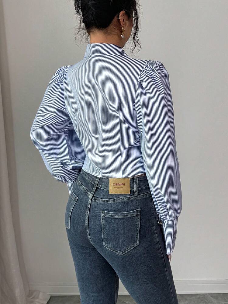 Elenzga 优雅设计的短款开衫衬衫，修身剪裁，轻盈泡泡袖，百搭经典白色上衣 - 藍白色 - 查看 2