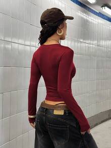 StreetHx 女款军绿色印花水钻装饰街头风 Y2K 酷炫返校休闲长袖T恤 - 酒紅色 - 查看 2