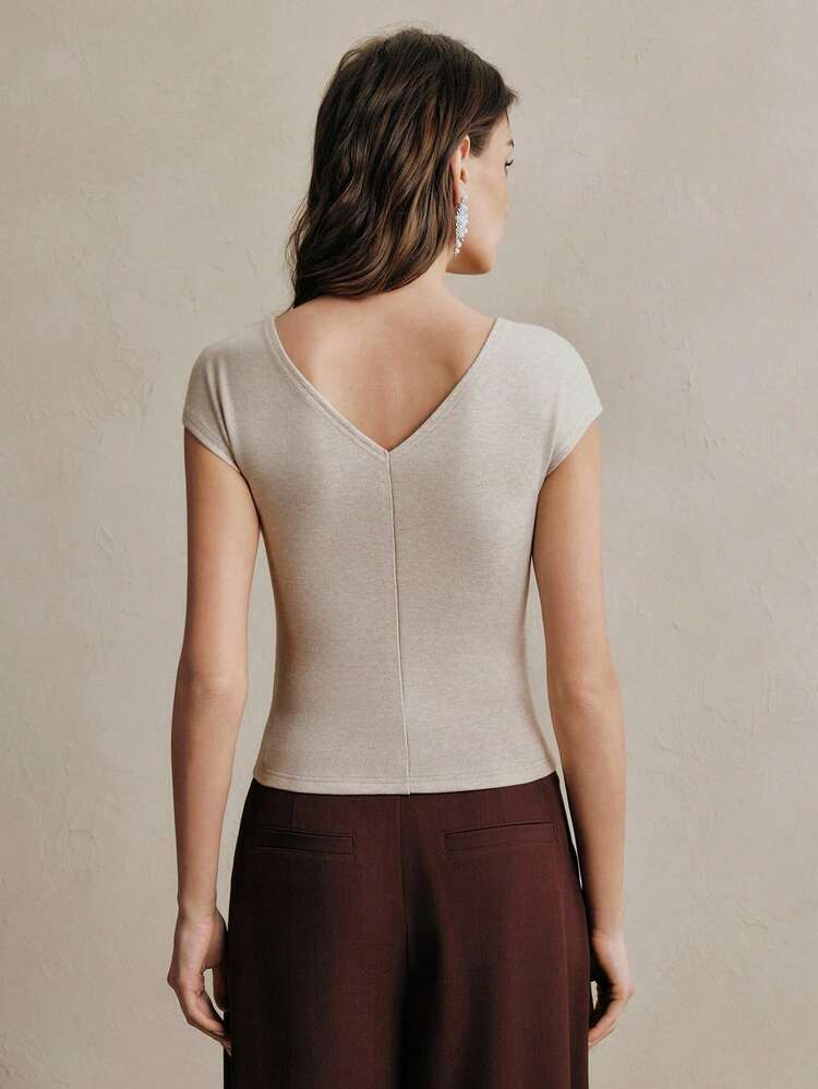 Women's Modern Knit Sleeveless V-Neck Twist Front Fitted Top