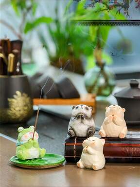 Zazumi 1PC Mini Frog Panda Incense Holder Cute Pet Blessing Design Ceramic Resin Material Desktop Decor Cones Stick Incense Burner For Aromatherapy Meditation Good Luck Charm Gift For Women Men Friends Office Home Study Decor Zen Relaxation Novelty