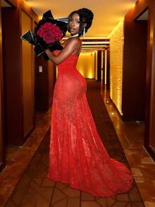 Slaydiva 2025秋冬新款优雅派对性感华丽圣诞红色修身蕾丝透视吊带心形领口鱼尾荷叶边下摆女士长裙，适合晚宴、万圣节、圣诞节、约会之夜、婚礼宾客、生日派对、夜店性感装扮、早午餐派对等场合。 - 紅色 - 查看 7