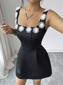 Siren Gaze Nuevo vestido mini de mujer con bloqueo de color negro y blanco, patchwork y estampado floral 3D para primavera/verano - Negro - Ver 3