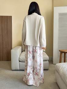 DAZY Women's Loose Solid Color Top & Floral Print Wide Leg Pajama Pants Sleepwear Set - Light Grey - View 2