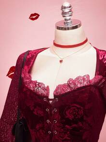 SHEIN ICON 女士加大码复古性感优雅情人节上衣：时尚、个性、现代都市哥特风红玫瑰植绒天鹅绒拼接蕾丝边心形领喇叭袖系带上衣 - 紅色 - 查看 1