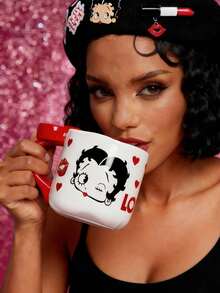Betty Boop x SHEIN 1 16.9oz/500ml Cartoon Pattern Printed Bow Decorative Handle Ceramic Mug, Cold And Heat Resistant, Can Be Used In Microwave Ovens And Dishwashers, Suitable For Water, Milk, Juice, Coffee, Playful, Loving, Loving, Kissing,Gift Ideas,Party,Holiday,Valentine's Day - Multicolor - View 2