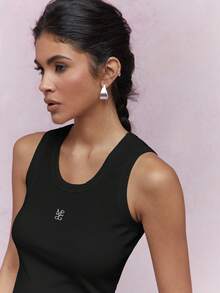 MISSGUIDED Áo ba lỗ viền cong có thêu logo - màu đen - Xem 3