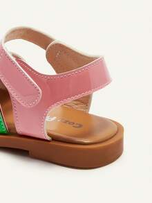 Cozy Pixies 一对春夏色彩缤纷、撞色水果图案的可爱时尚百搭度假田园公主风女童平底凉鞋 - 彩色 - 查看 7