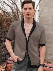 Manfinity Homme Atasan Rajut Lengan Pendek Kasual Pria dengan Trim Kontras dan Kancing Depan, Sweater Leher V Musim Panas Khaki, Kemeja Rajut Gaya Eropa Vintage untuk Kencan - Coffee Brown - View 3