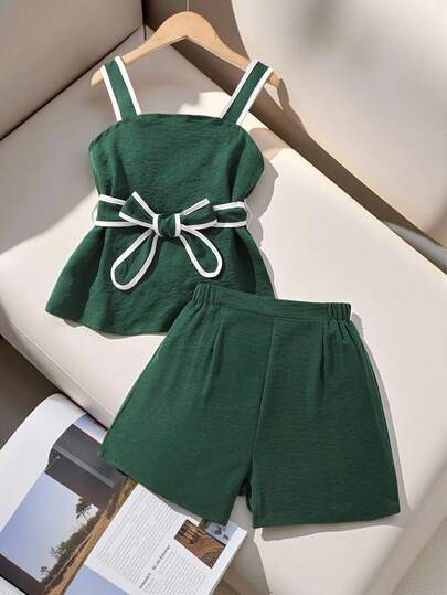 ชุดเสื้อยืดเด็กผู้หญิง Tween, ชุดเสื้อกล้ามสีดำดีไซน์ด้วยขอบสีขาว, เข็มขัดดีไซน์เอว, จับคู่กับกางเกงขาสั้น, สไตล์เรียบง่ายสำหรับฤดูร้อน