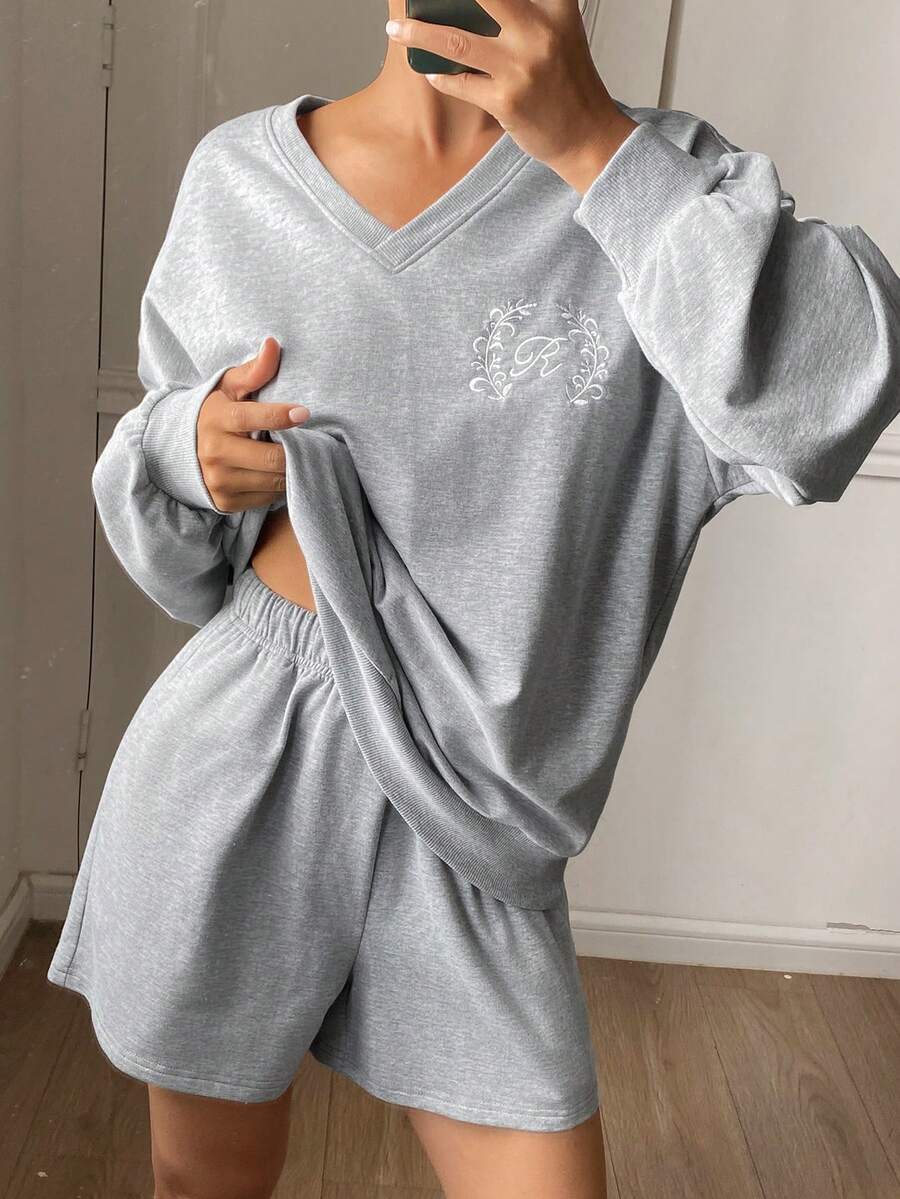 DAZY 2pcs Women Loose Fit Long Sleeve V-Neck Embroidered Pattern Shorts Set, Casual Outfit - Grey - View 1