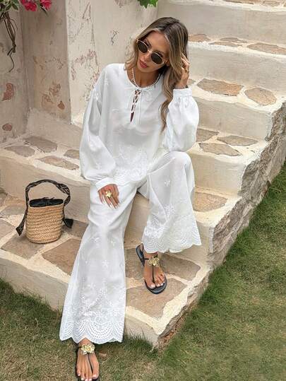 Livesso 春夏花卉印花提花白色套头衫搭配直筒休闲裤套装，优雅百搭，适合情人节、婚礼、休闲、海滩、通勤等场合，正面系带装饰，两件套女装