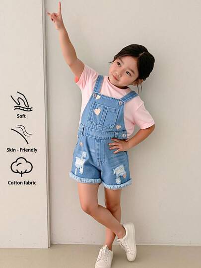 SHEIN Young Girls' Cute Heart Embroidered Denim Bib Shorts, Summer Lightweight New Arrival, Medium Washed Denim Blue, Casual Cute Sweet Street Fashion , Basic Simple Casual Patch Pocket Heart Embroidery Distressed Frayed Adjustable Strap Rolled Hem Loose Denim Bib Shorts, Soft Comfortable Cotton Denim Fabric, Daily Wear, Gathering, Party, School, Commute, Spring/Summer New Arrival