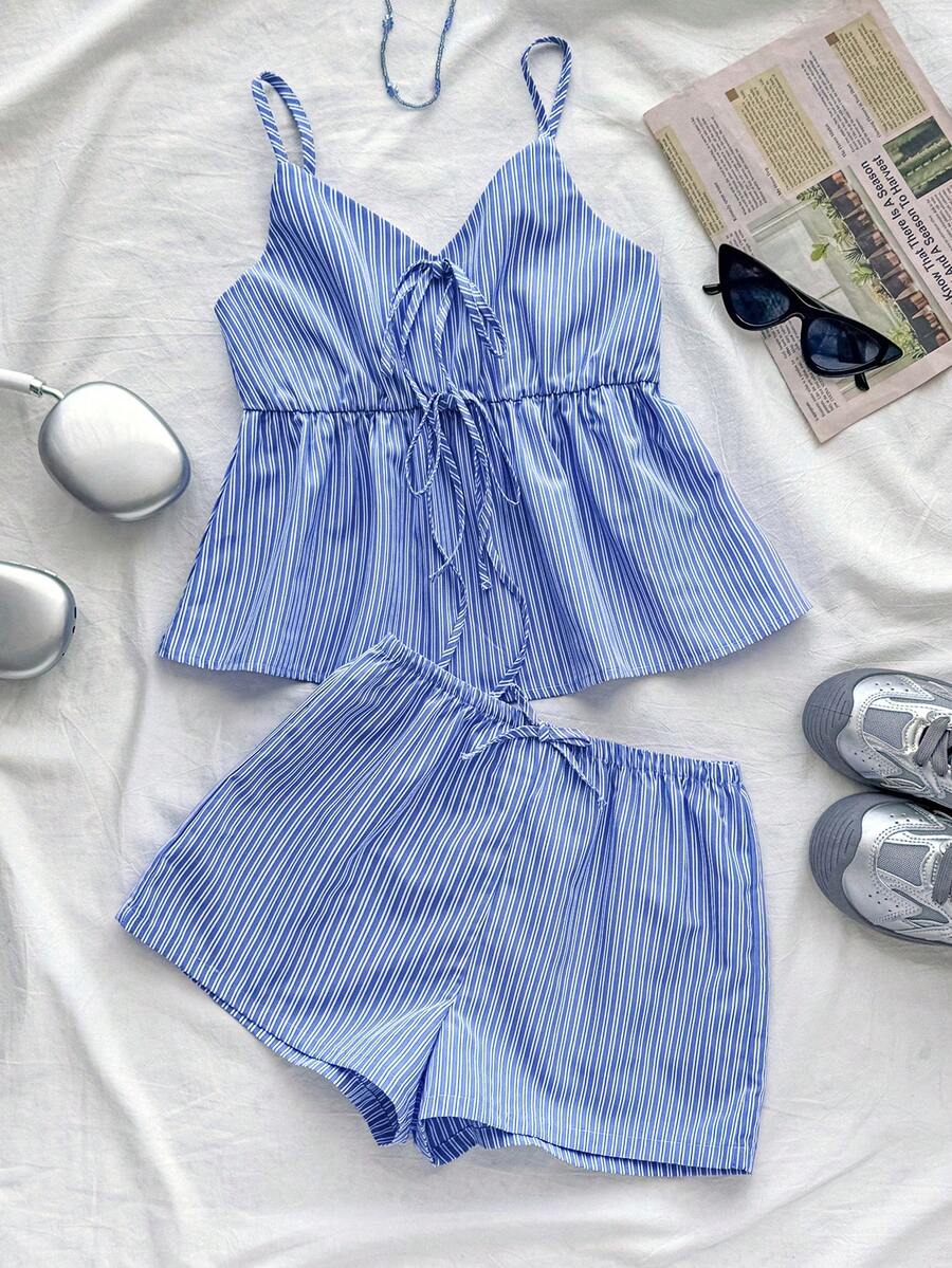 SHEIN 少女夏季套装 蓝色系带吊带背心配蝴蝶结 – 以及休闲夏季套装 - 藍白色 - 查看 1