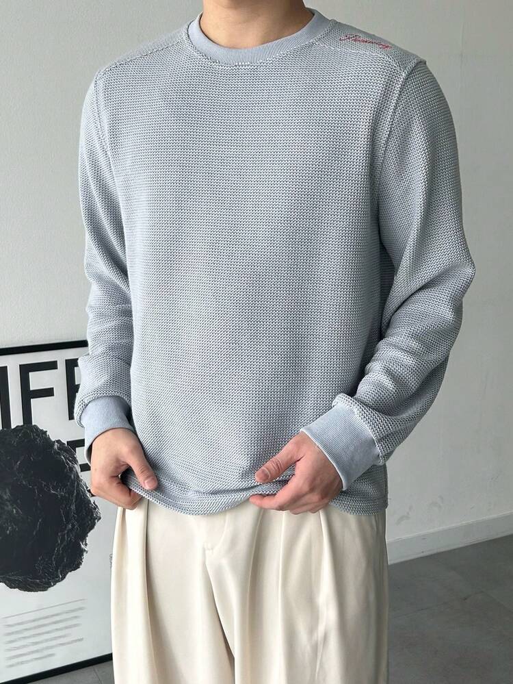 Textured Fabric Haze Blue Shoulder Letter Embroidery Crew Neck Men T-Shirt, Spring/Autumn