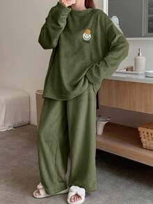 DAZY Striped Flannel Thickened Cute Expression Decor Loose Long Sleeve & Pants 2 Pieces Pajama Set, Autumn/Winter - Army Green - View 1