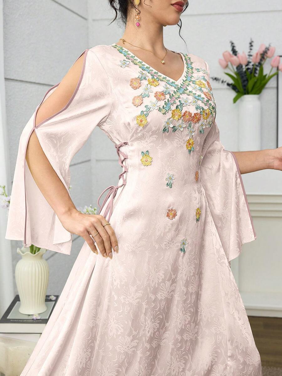 Yasmyna Đầm vàng cổ chữ V, tay xòe, họa tiết hoa thêu phía trước, thích hợp cho mùa xuân/hè. - Màu Hồng baby - Xem 1